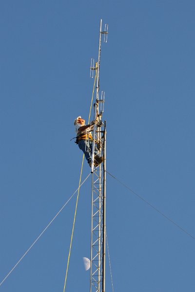 Bob-K4NBC Raising New Antenna 12.jpg